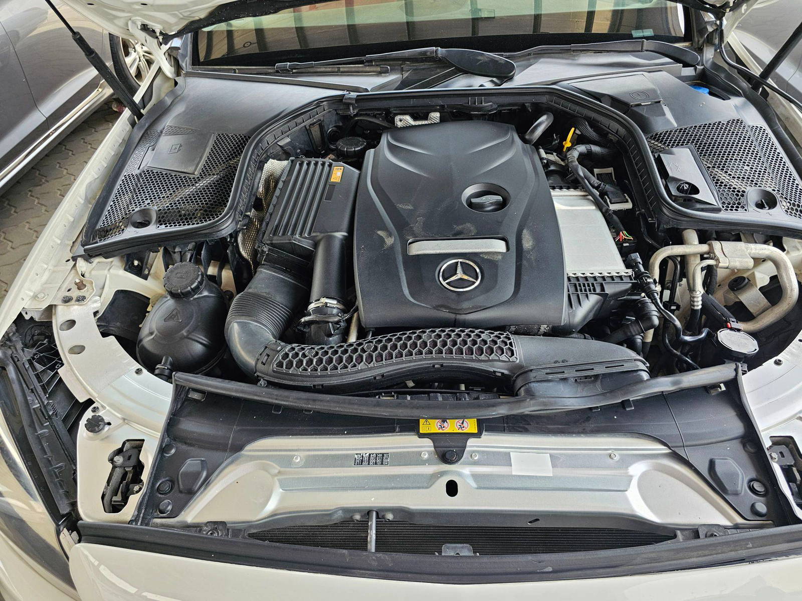 2017 MERCEDES BENZ C300 — 122706 KM — Lot 4JB8HU200670 — Souq - Marhaba Auctions Used Cars - Image 12