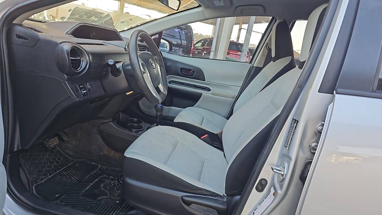 2014 TOYOTA PRIUS — 178464 Miles — Lot 9E1075545 — Souq - Marhaba Auctions Used Cars - Image 6