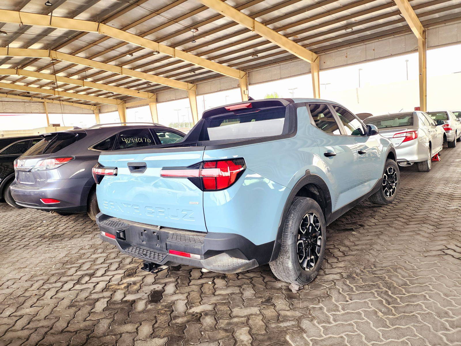 2022 HYUNDAI SANTA CRUZ SEL — 16250 Miles — Lot 42213534 — Souq - Marhaba Auctions Used Cars - Image 3