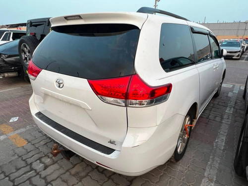 2011 TOYOTA SIENNA at Marhaba Auctions