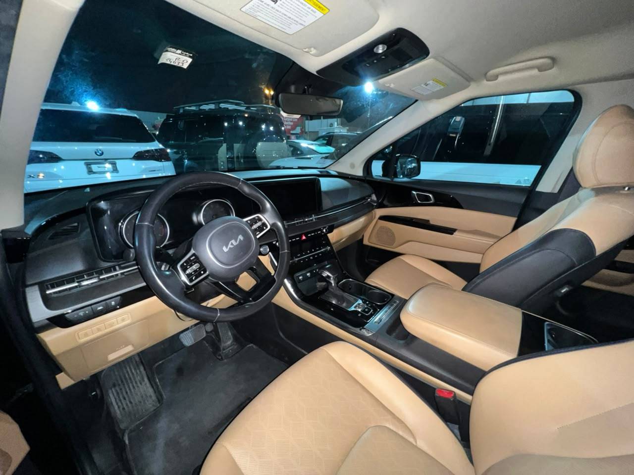 Kia CARNIVAL EX 2022 view 2
