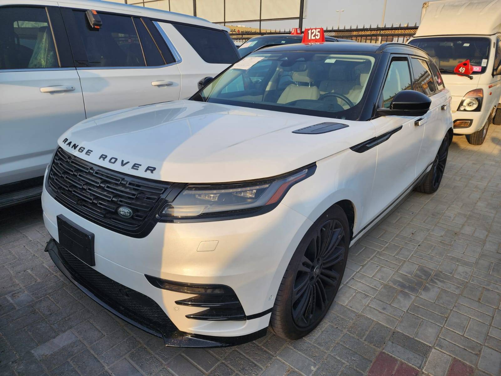2025 LAND ROVER RANGE ROVER VELAR — 8816 KM — Lot 57614055 - Marhaba Auctions Used Cars - Image 3