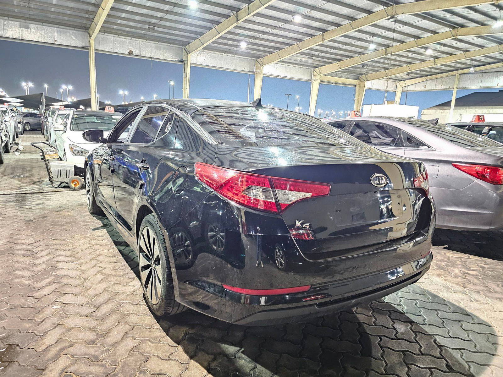 2012 KIA K5 — 217685 KM — Lot 220525 — Souq - Marhaba Auctions Used Cars - Image 5