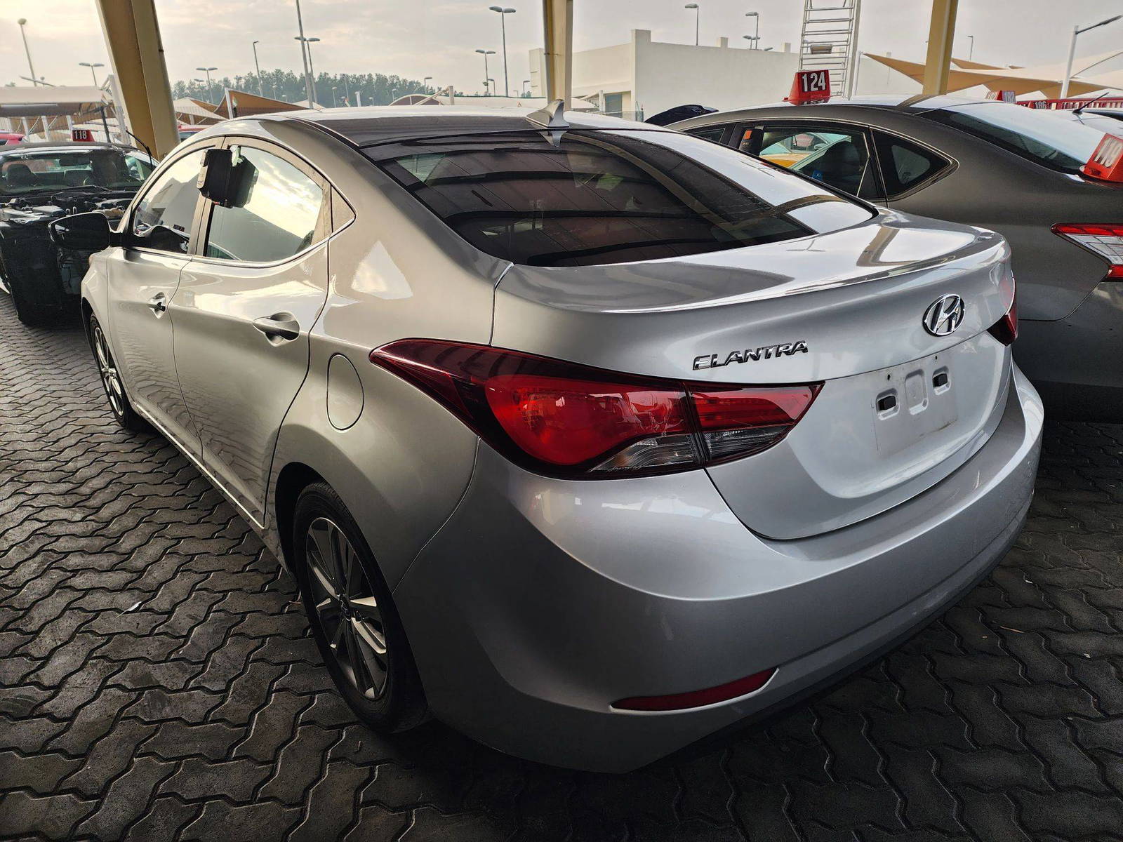 2015 HYUNDAI ELANTRA — 114559 Miles — Lot 76488213 - Marhaba Auctions Used Cars - Image 4