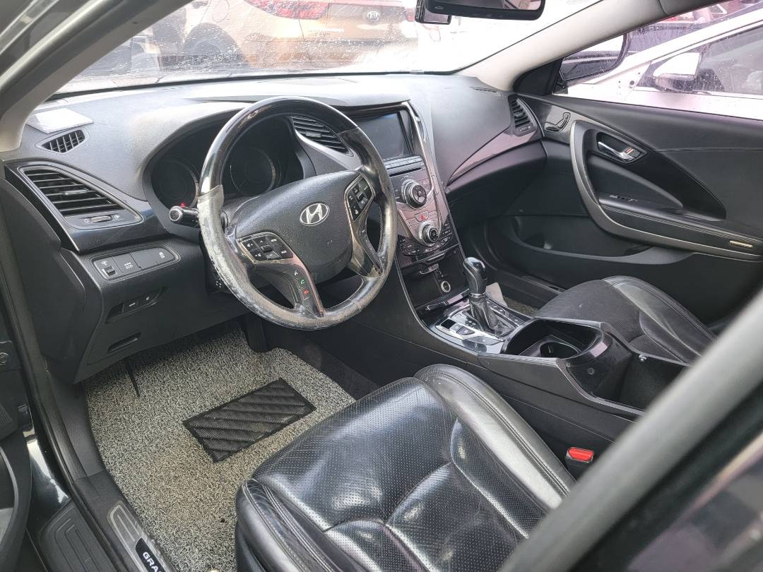 2011 HYUNDAI GRANDEUR — 249050 KM — Lot 074666 — Souq - Marhaba Auctions Used Cars - Image 8