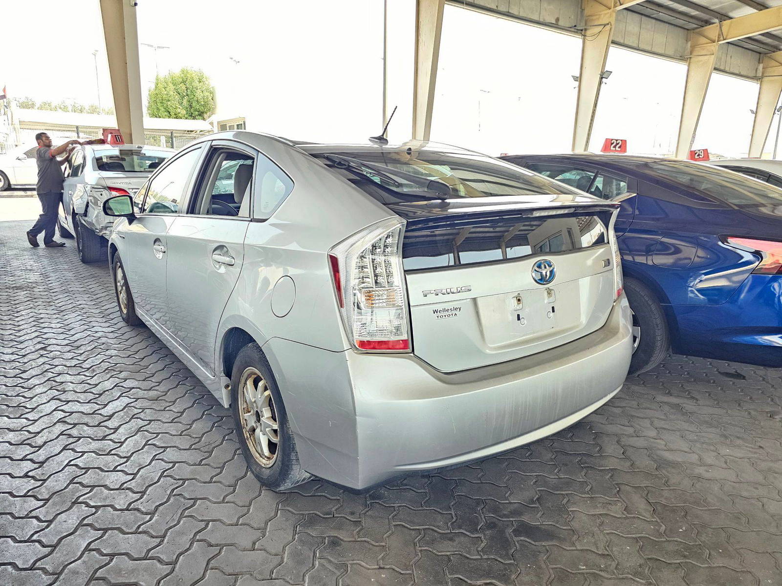 2011 TOYOTA PRIUS — 189225 Miles — Lot B1455031 — Ind. 12 - Marhaba Auctions Used Cars - Image 4