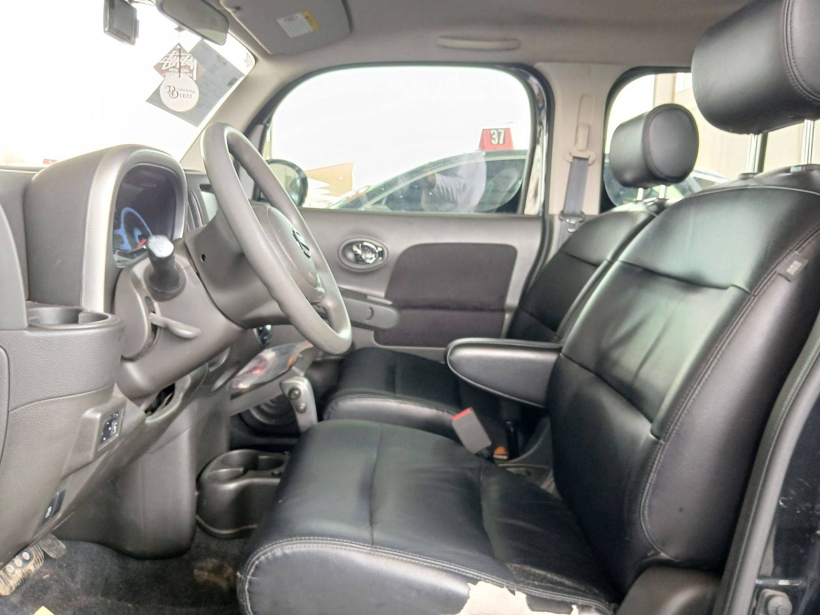 2011 NISSAN CUBE — 156565 KM — Lot 000421 — Souq - Marhaba Auctions Used Cars - Image 8