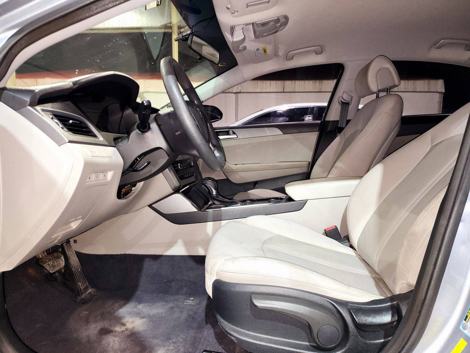 2015 HYUNDAI SONATA — 177601 Miles — Lot H156978 — Souq - Marhaba Auctions Used Cars - Image 8
