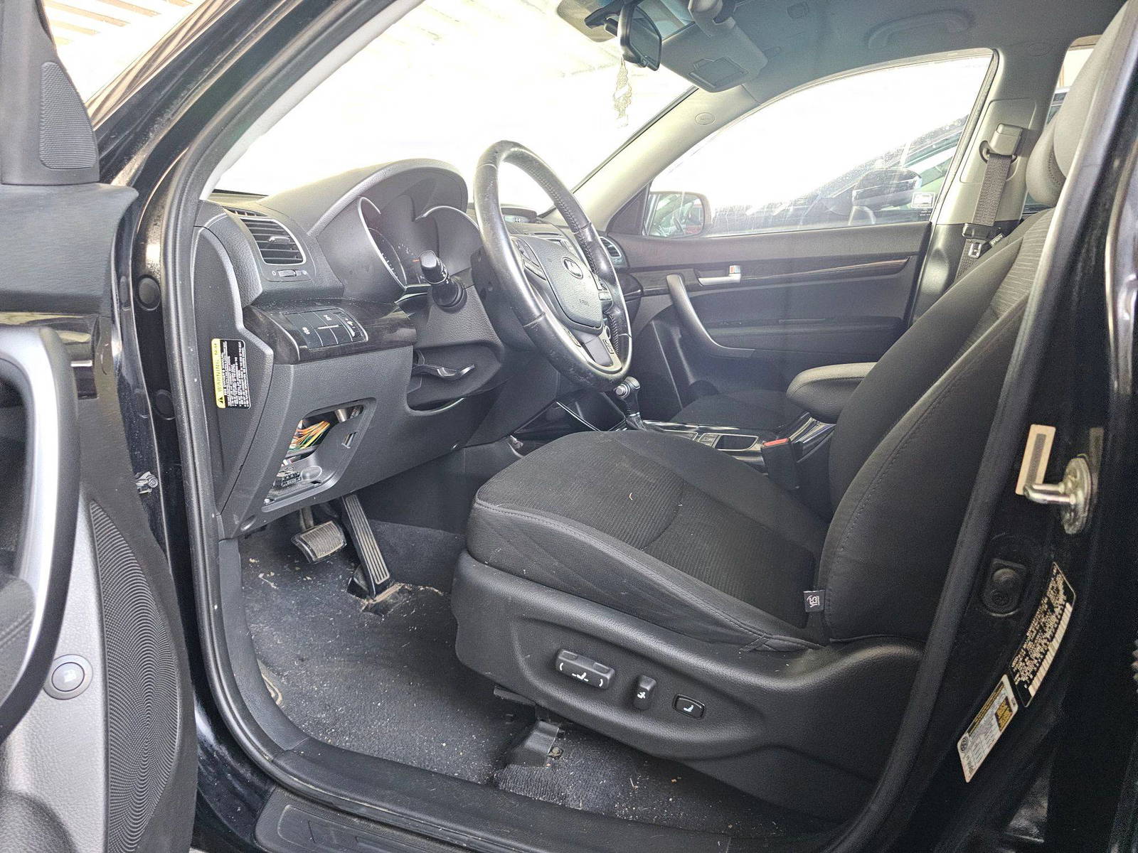 2015 KIA SORENTO — 123057 Miles — Lot 1393171 — Souq - Marhaba Auctions Used Cars - Image 8