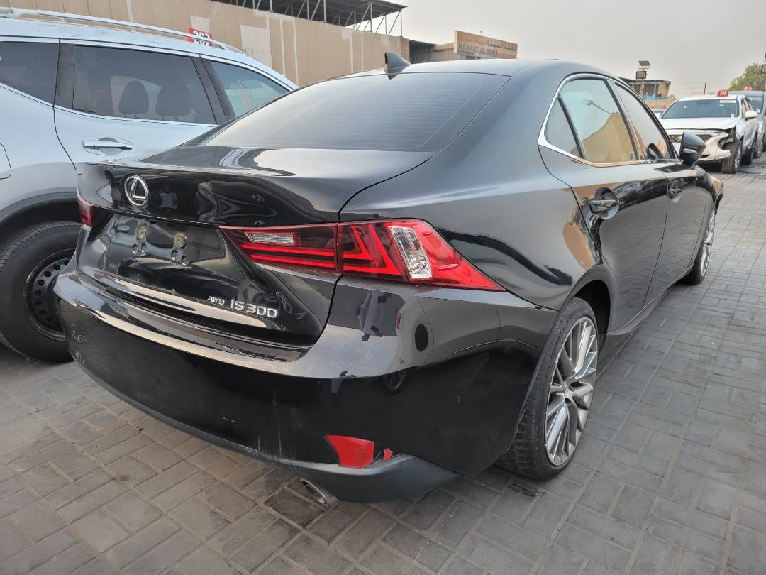 2016 LEXUS IS 300 — 110106 Miles — Lot 110 106 — Souq - Marhaba Auctions Used Cars - Image 4