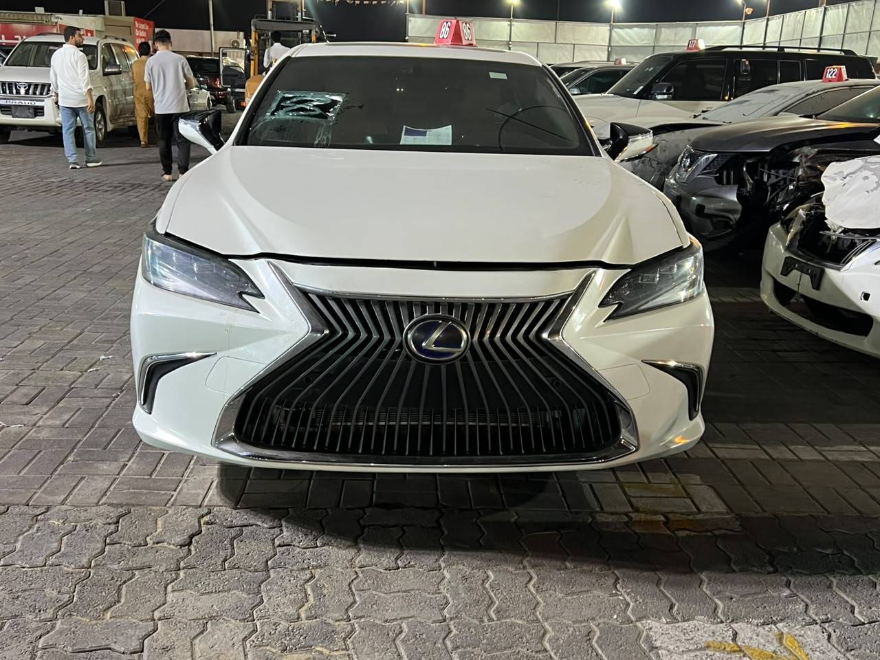 2019 LEXUS ES 300H — 116592 Miles — Lot 4K2058228 - Marhaba Auctions Used Cars - Image 4