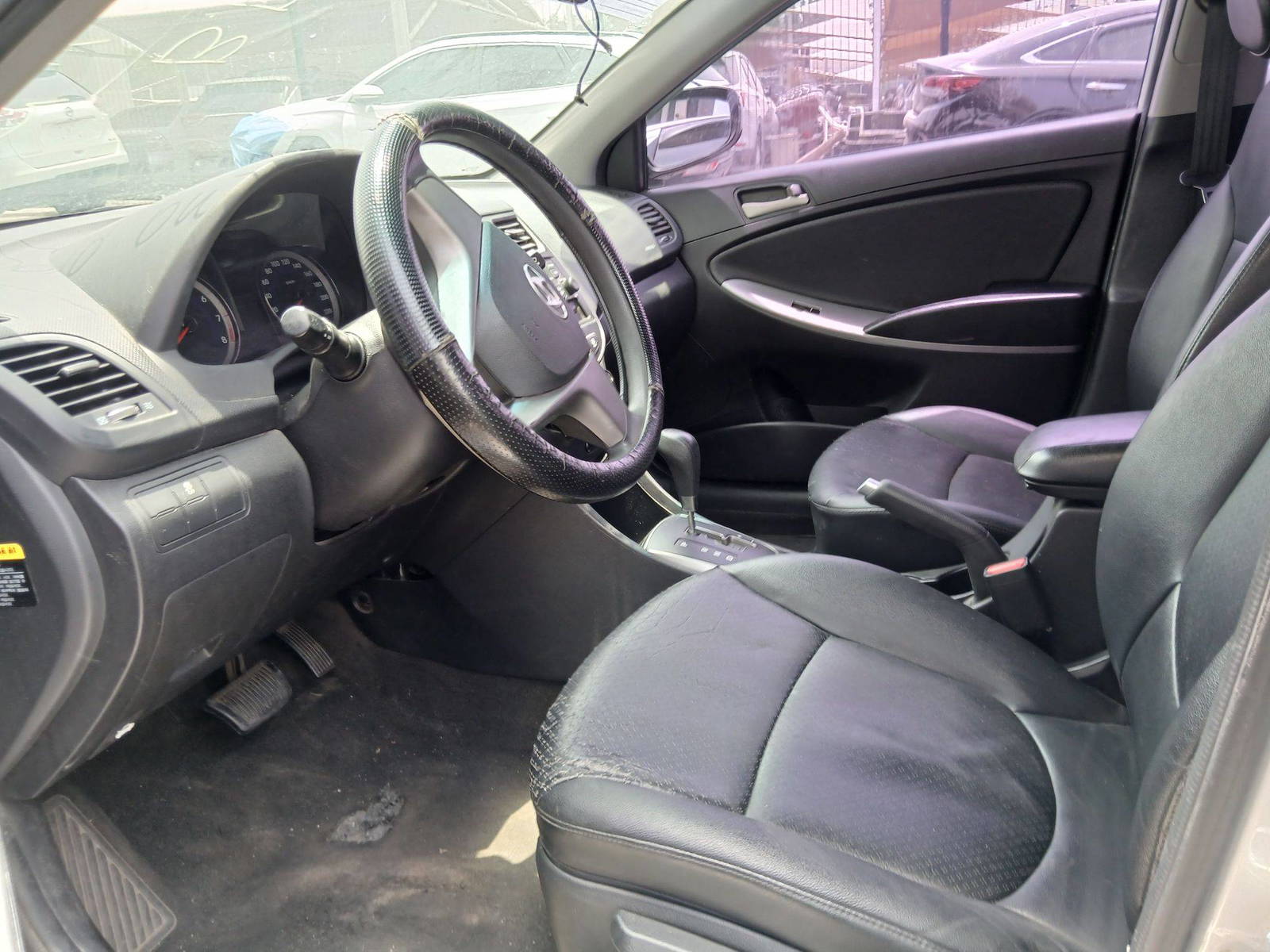 2015 HYUNDAI ACCENT — 242971 KM — Lot 862814 — Souq - Marhaba Auctions Used Cars - Image 8