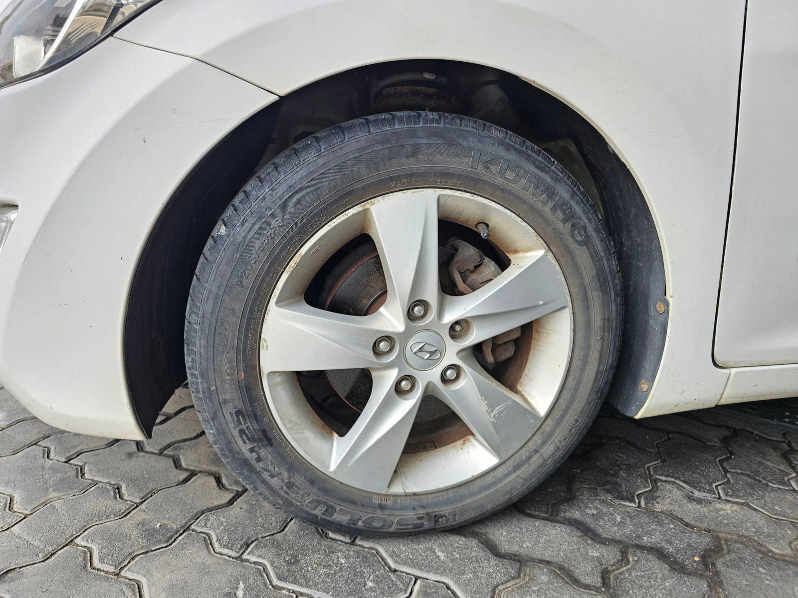 2011 HYUNDAI AVANTE — 239733 KM — Lot 081051 — Main - Marhaba Auctions Used Cars - Image 10