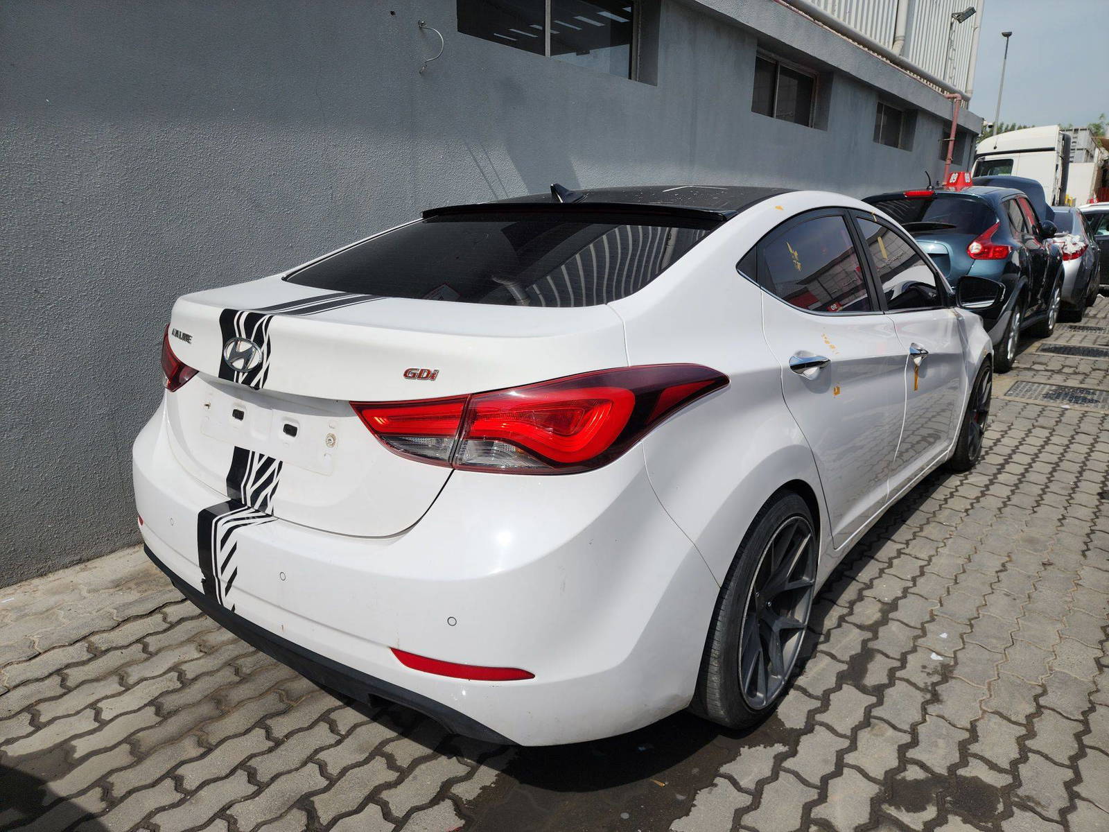 2014 HYUNDAI AVANTE — 216025 KM — Lot 019837 — Al Quoz - Marhaba Auctions Used Cars - Image 3