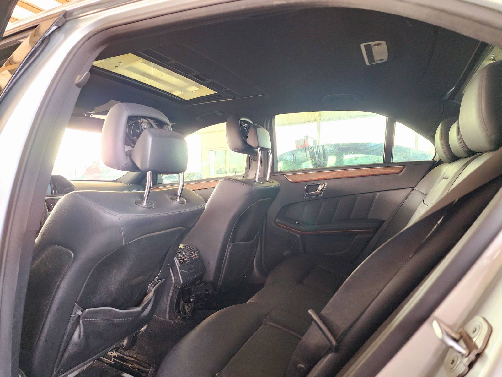 2010 MERCEDES BENZ E 350 — 149967 Miles — Lot 125487 — Souq - Marhaba Auctions Used Cars - Image 6