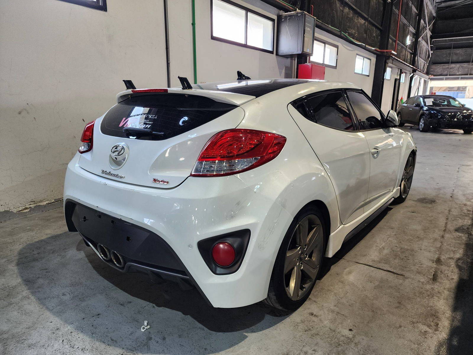 2013 HYUNDAI VELOSTER — 174697 KM — Lot 091633 — Al Quoz - Marhaba Auctions Used Cars - Image 3