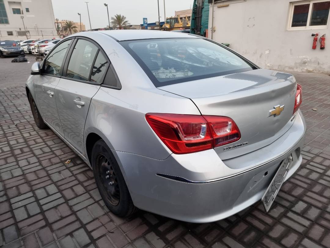 2015 CHEVROLET CRUIZE — 108497 KM — Lot 035467 — Souq - Marhaba Auctions Used Cars - Image 5