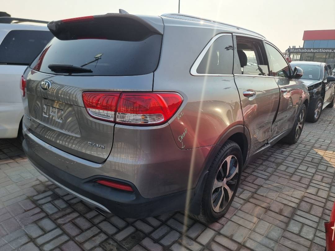 2018 KIA SORENTO — 88577 Miles — Lot 125487 — Souq - Marhaba Auctions Used Cars - Image 4
