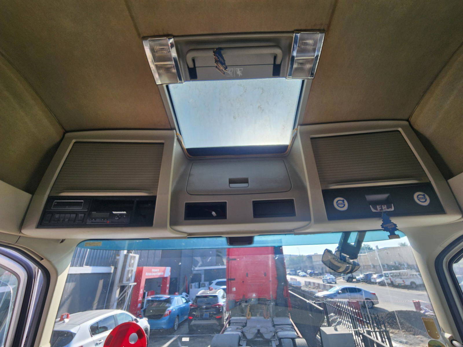 2014 VOLVO FH-Series — 961083,9 KM — Lot 693528 — Al Quoz - Marhaba Auctions Used Cars - Image 9
