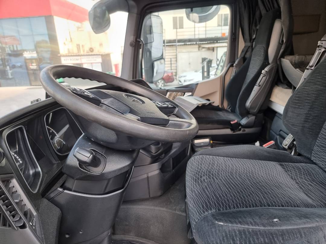 2017 MERCEDES BENZ ACTROS 1840 — 774380 KM — Lot 215487 — Al Quoz - Marhaba Auctions Used Cars - Image 9