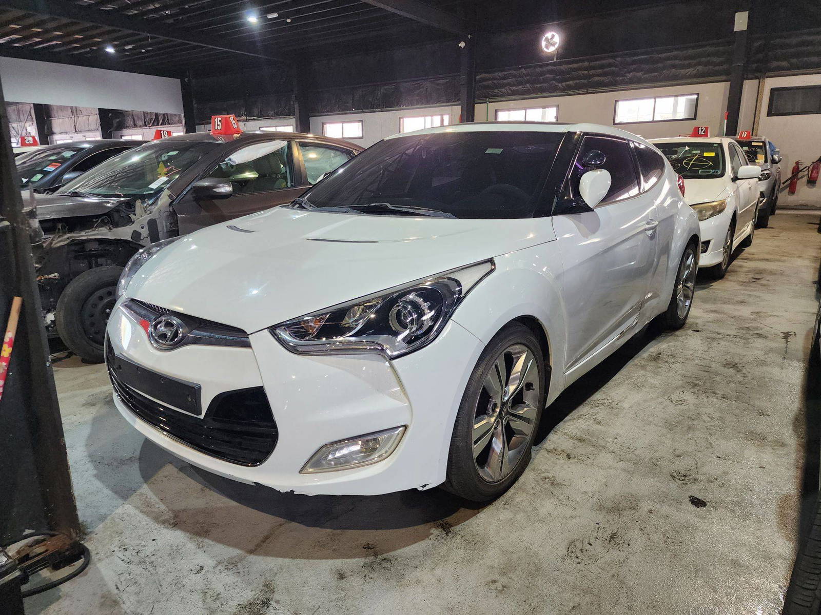 2012 HYUNDAI VELOSTER — 176079 KM — Lot 031014 — Al Quoz - Marhaba Auctions Used Cars - Image 3