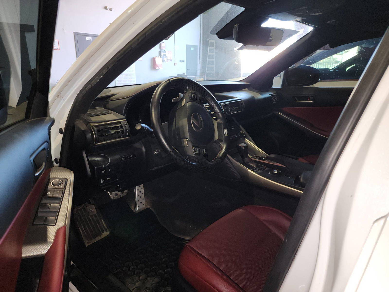 2018 LEXUS IS 300 — 155145 KM — Lot 77528644 — Al Quoz - Marhaba Auctions Used Cars - Image 9