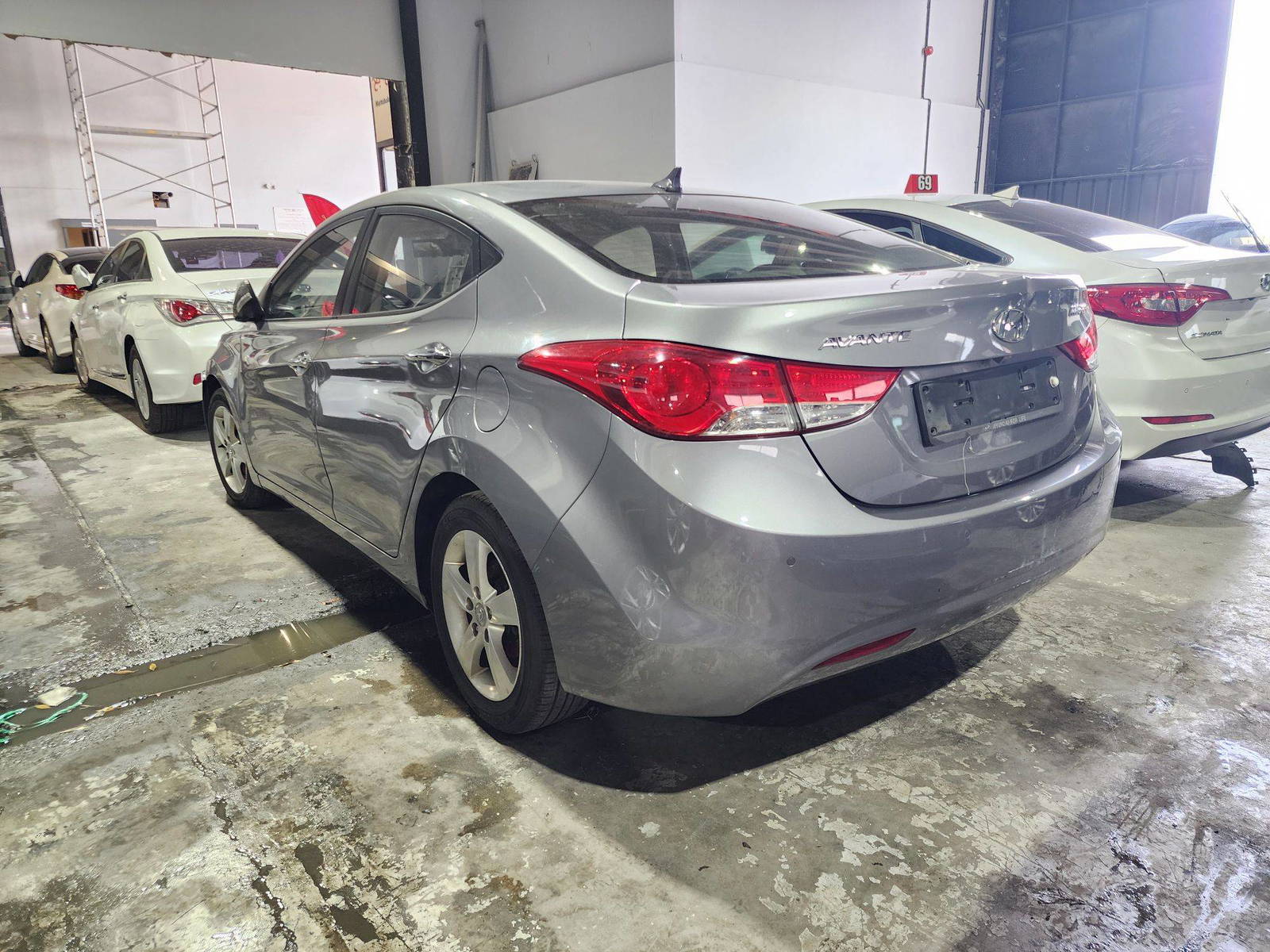 2011 HYUNDAI AVANTE — 264311 KM — Lot 057116 — Al Quoz - Marhaba Auctions Used Cars - Image 4