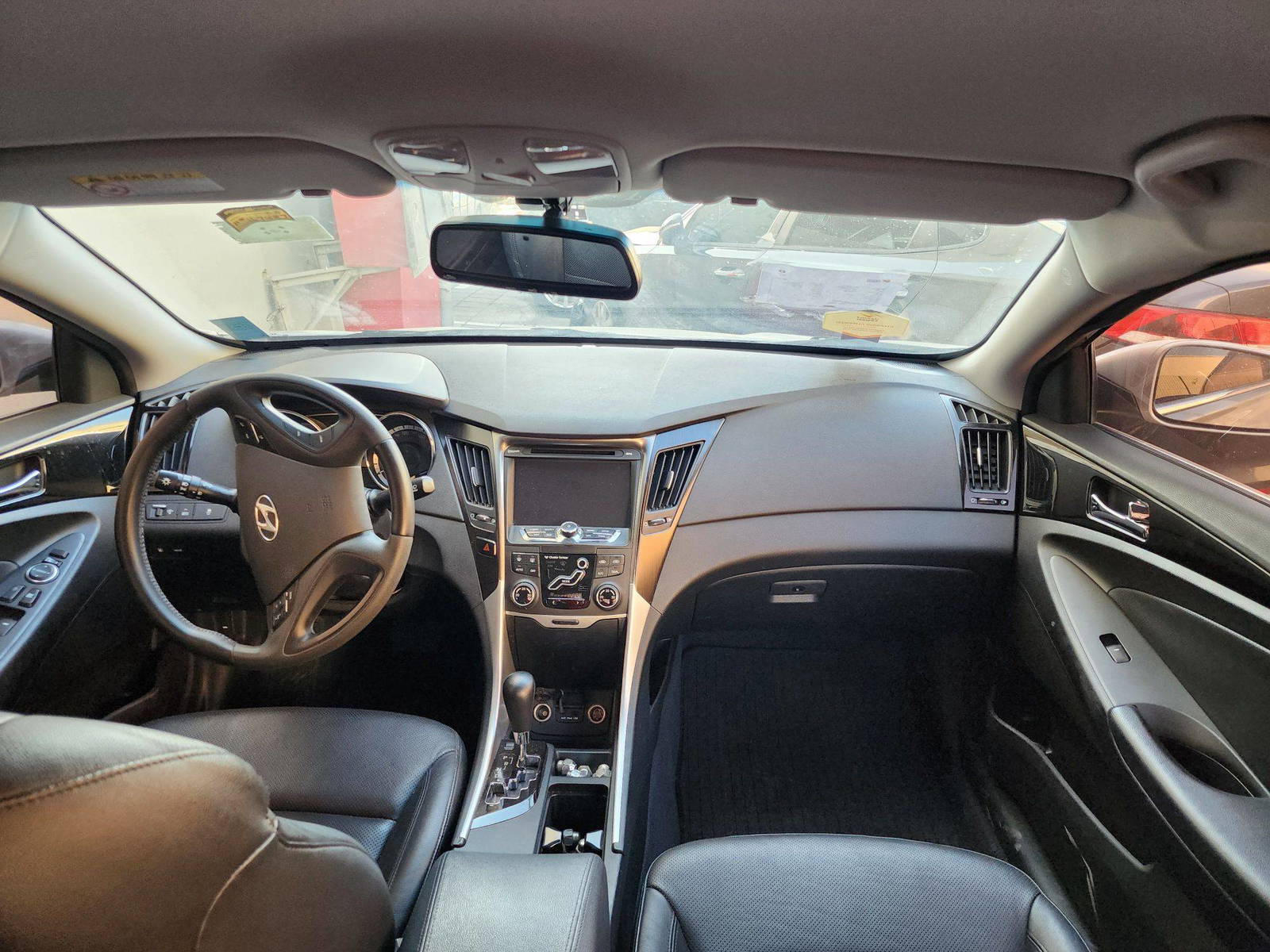 2011 HYUNDAI SONATA — 167487 KM — Lot 1204587 — Souq - Marhaba Auctions Used Cars - Image 8