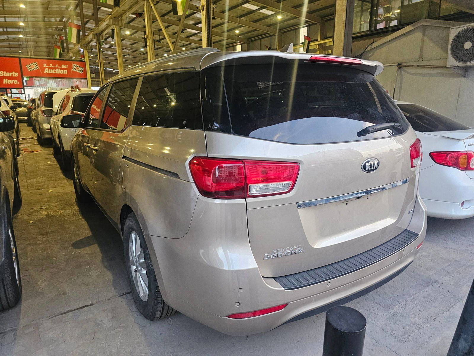 2016 KIA SEDONA — 178995 Miles — Lot 73645045 — Main - Marhaba Auctions Used Cars - Image 5