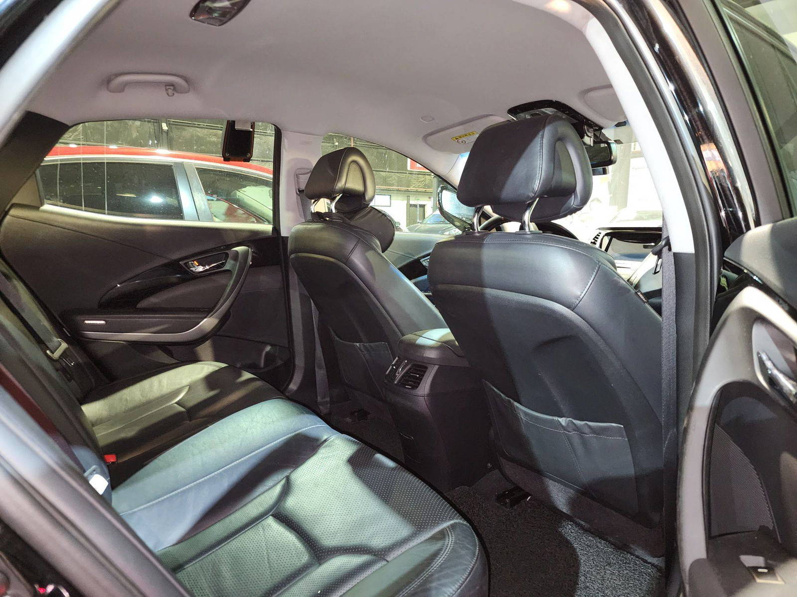 2012 HYUNDAI GRANDEUR — 161475 KM — Lot 206449 — Al Quoz - Marhaba Auctions Used Cars - Image 7