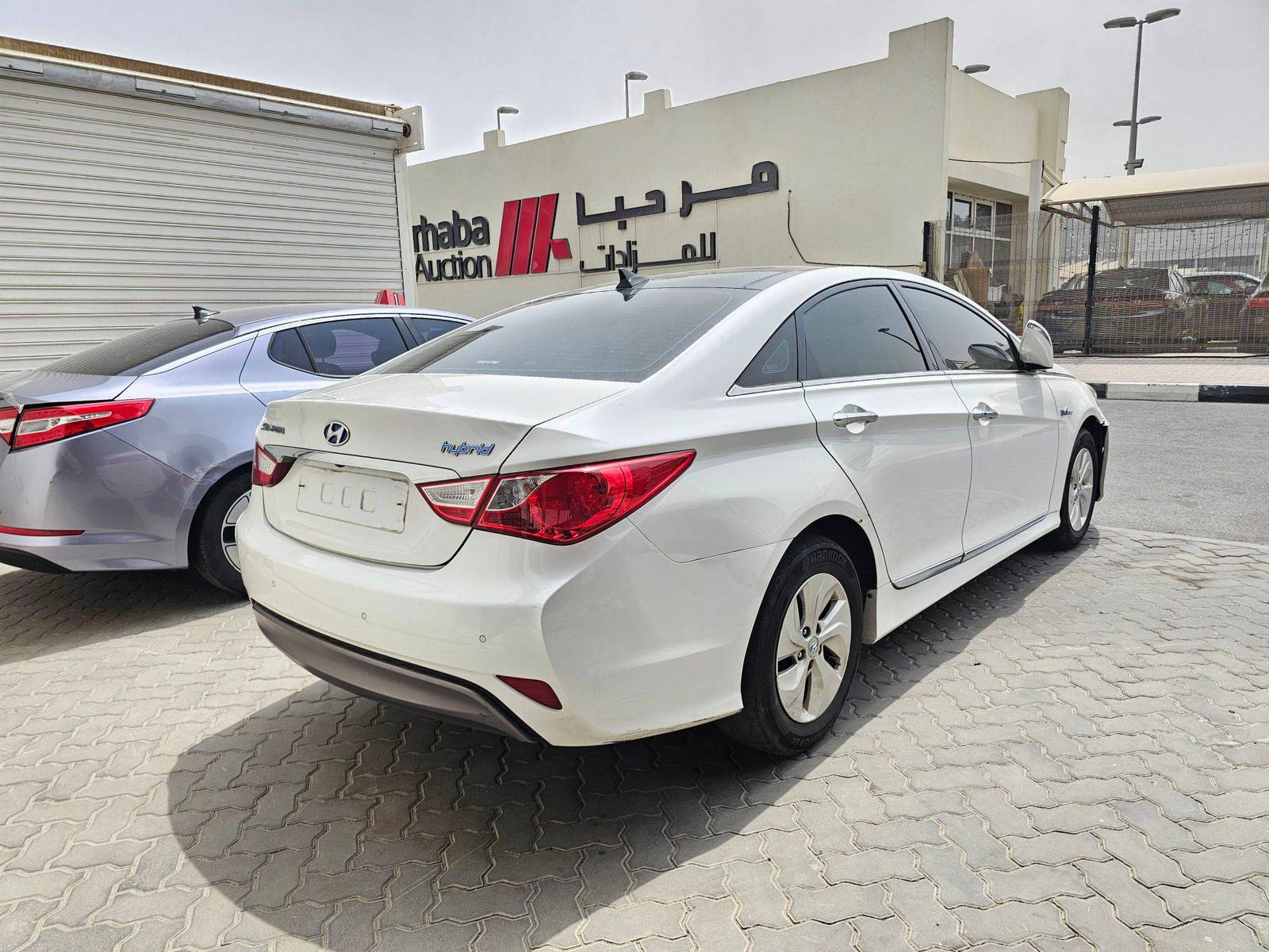 2014 HYUNDAI SONATA — 182325 KM — Lot 076108 — Souq - Marhaba Auctions Used Cars - Image 4