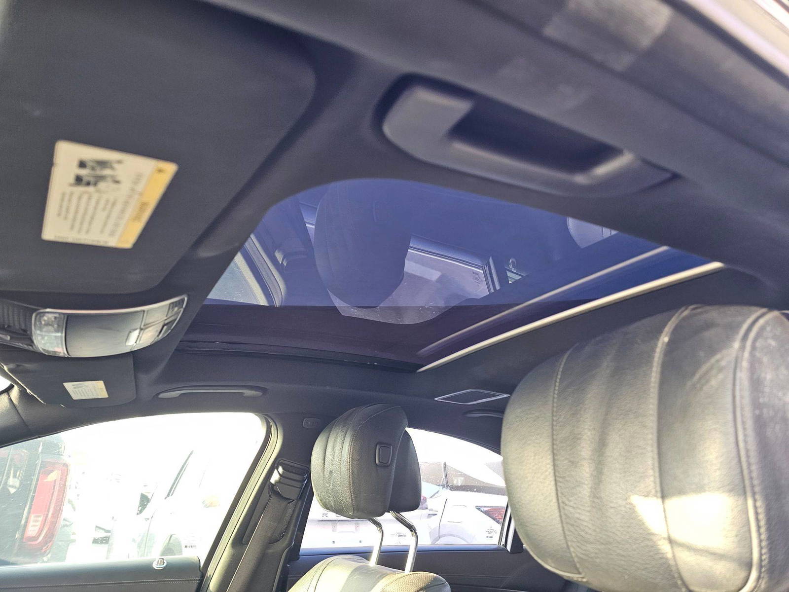 2015 MERCEDES BENZ S 550 — 178551 Miles — Lot 5FA170422 — Souq - Marhaba Auctions Used Cars - Image 9