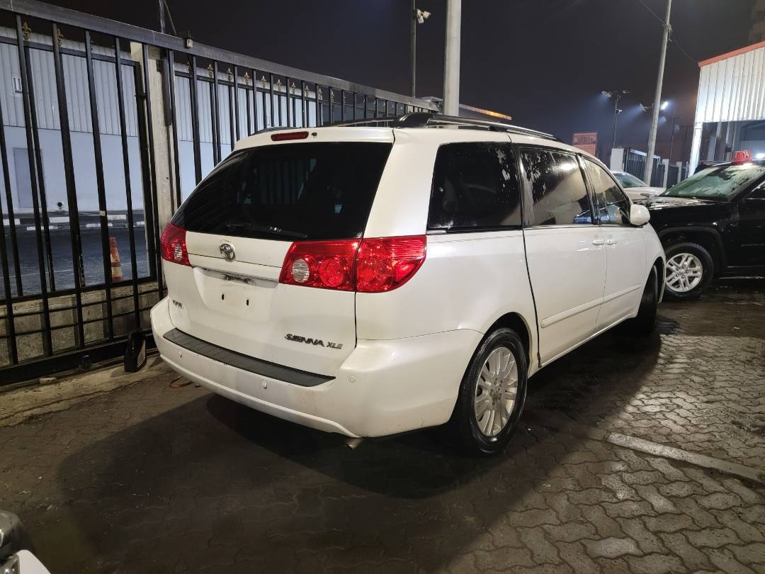 2010 TOYOTA SIENNA — 197095 Miles — Lot 320899 — Main - Marhaba Auctions Used Cars - Image 5