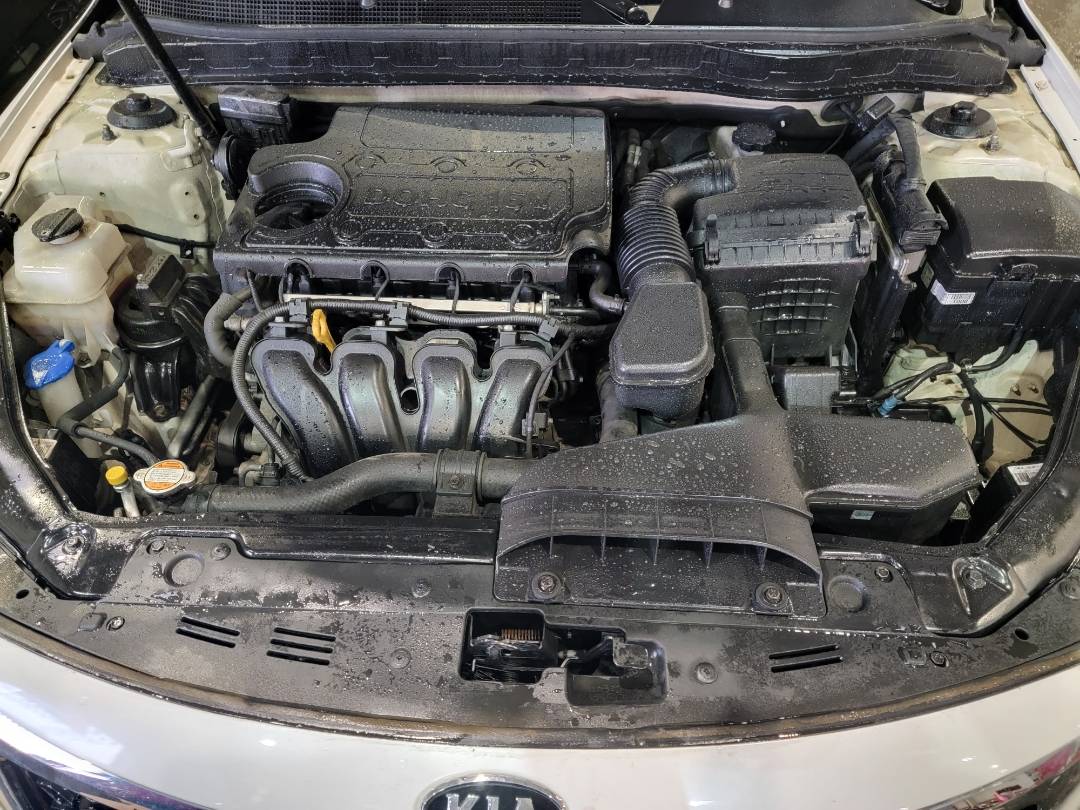 2011 KIA K5 — 241784 KM — Lot 134303 — Main - Marhaba Auctions Used Cars - Image 11