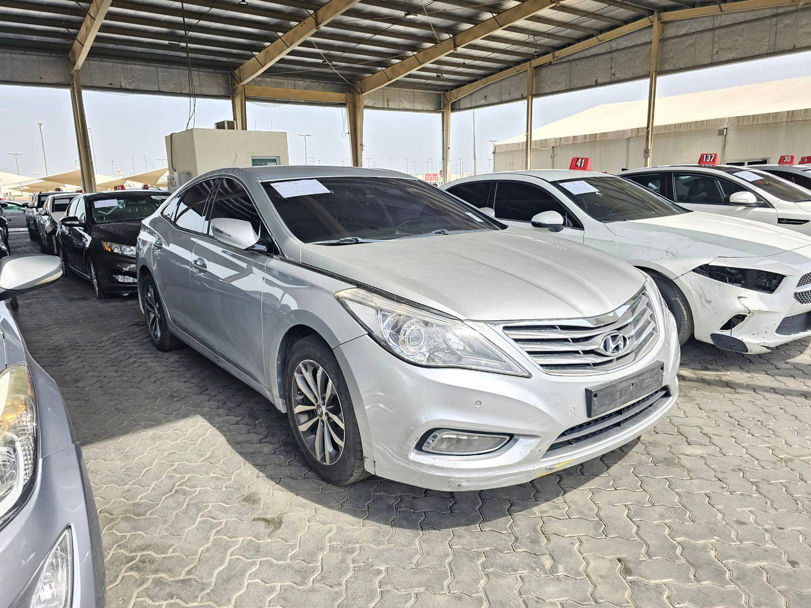 2012 HYUNDAI GRANDEUR — 139623 KM — Lot 129192 — Souq - Marhaba Auctions Used Cars - Image 4