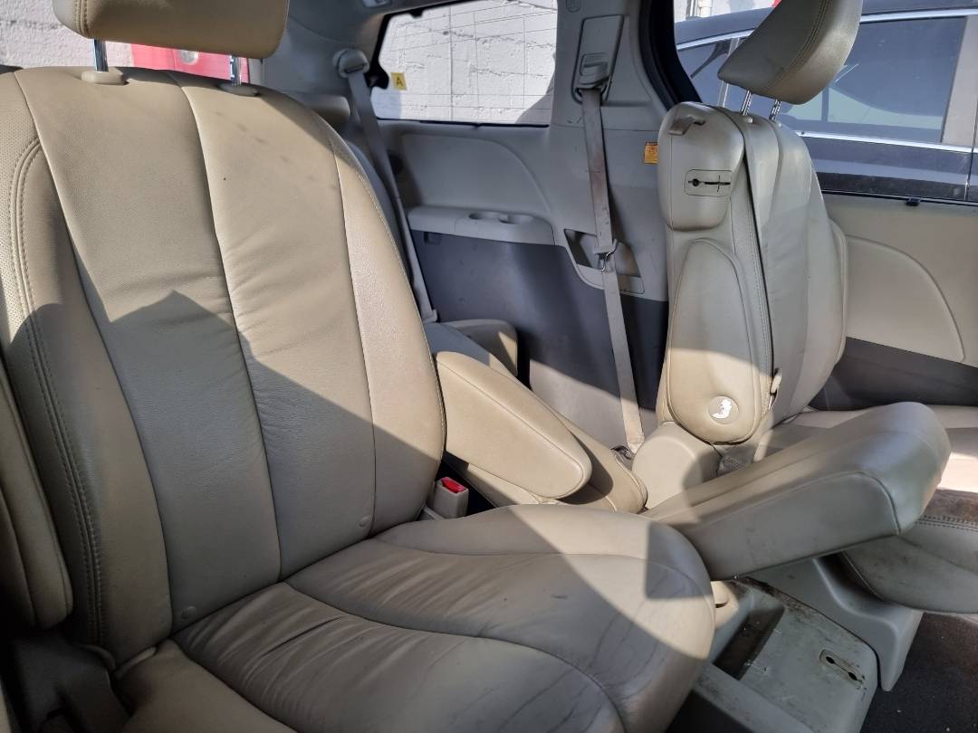 2011 TOYOTA SIENNA — 174089 Miles — Lot 101765 — Ind. 12 - Marhaba Auctions Used Cars - Image 10