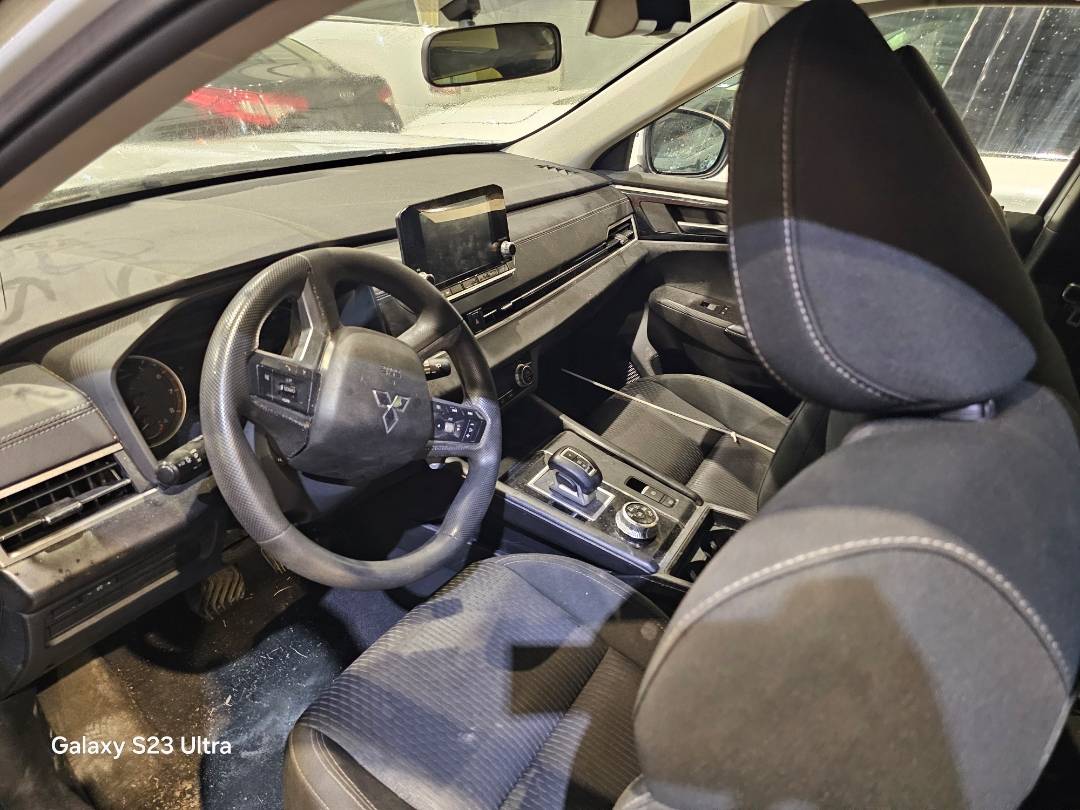 2022 MITSUBISHI OUTLANDER — 121863 Miles — Lot NZ007954 — Souq - Marhaba Auctions Used Cars - Image 9