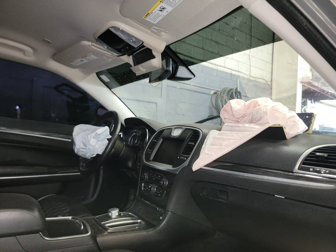 2019 CHRYSLER 300 — 57722 Miles — Lot 81216163 — Main - Marhaba Auctions Used Cars - Image 6
