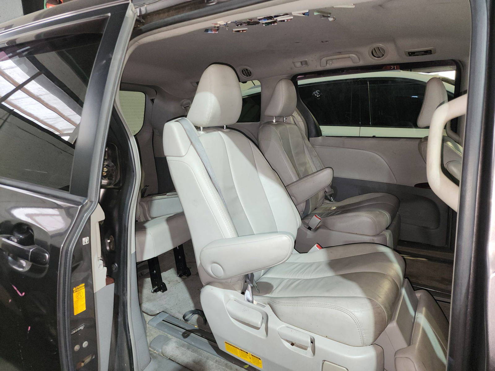 2013 TOYOTA SIENNA — 165275 Miles — Lot 060453 — Main - Marhaba Auctions Used Cars - Image 7