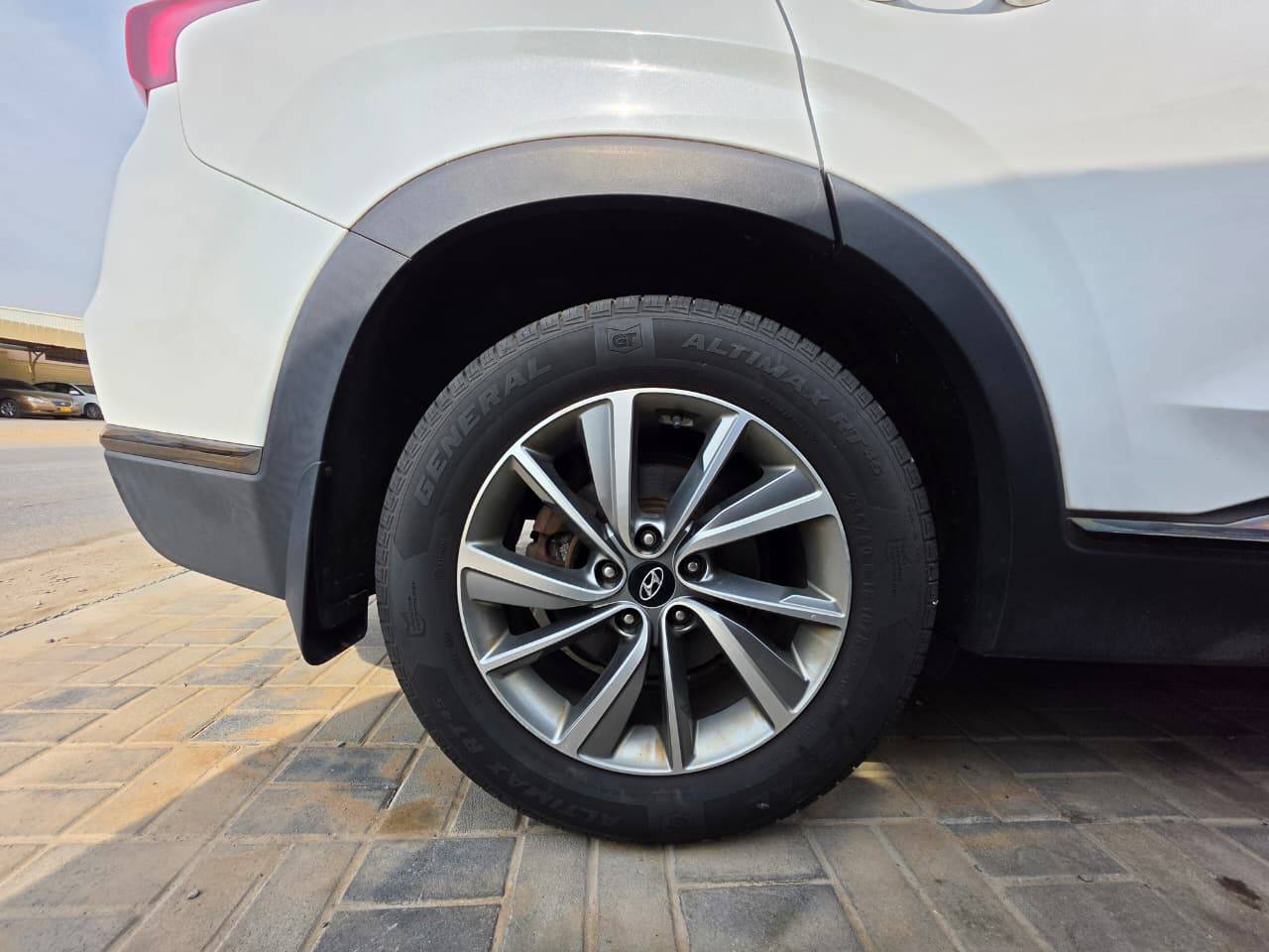 2020 HYUNDAI SANTA FE LIMITED — sold — 125349 Miles — Lot 75832475 — Oman Yard - Marhaba Auctions Used Cars - Image 13