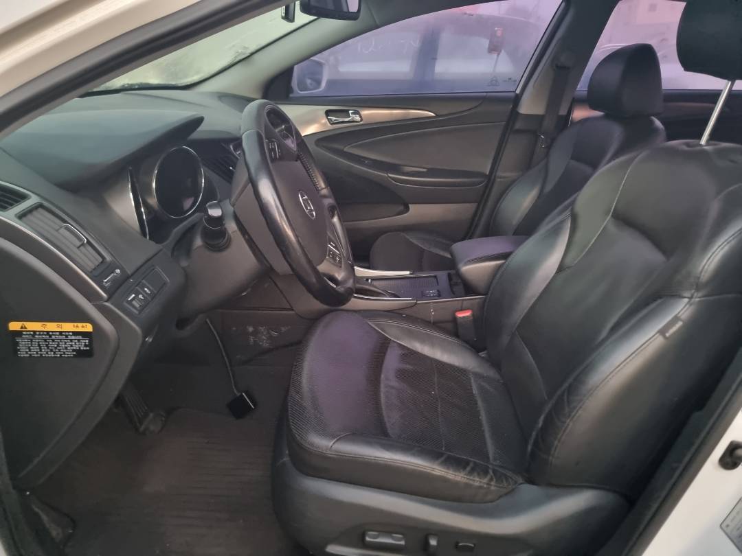 2013 HYUNDAI SONATA — 329259 KM — Lot 057734 — Ind. 12 - Marhaba Auctions Used Cars - Image 8