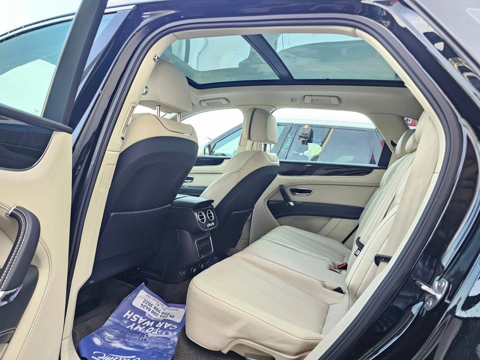2019 BENTLEY BENTAYGA — 94252 KM — Lot KC025218 — Souq - Marhaba Auctions Used Cars - Image 7