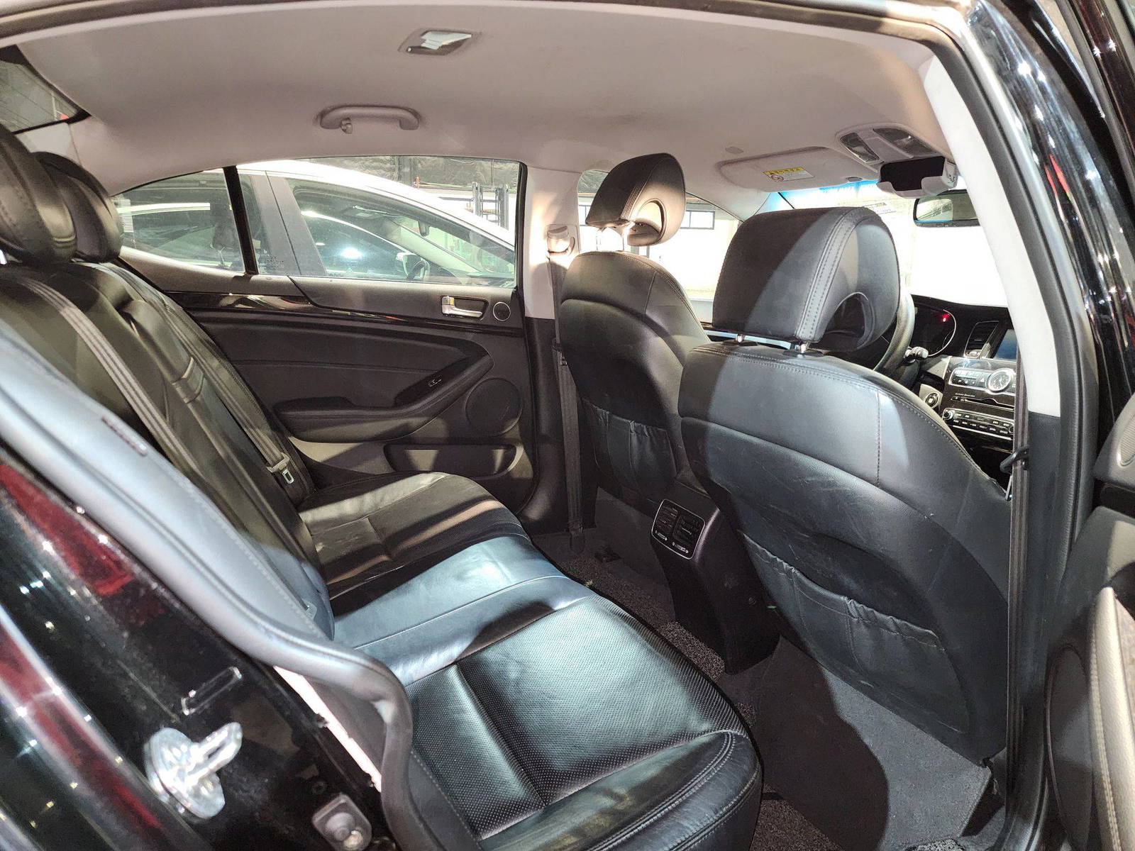 2013 KIA K7 — 157898 KM — Lot 106589 — Al Quoz - Marhaba Auctions Used Cars - Image 7