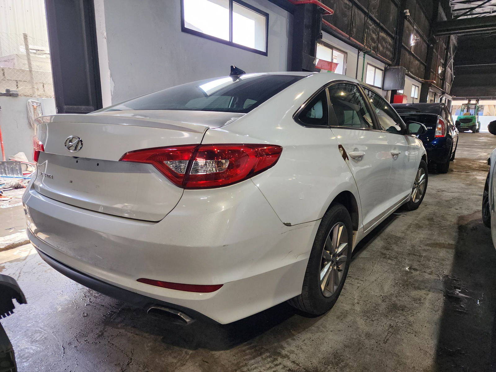 2016 HYUNDAI SONATA — 196098 Miles — Lot 319119 — Al Quoz - Marhaba Auctions Used Cars - Image 4
