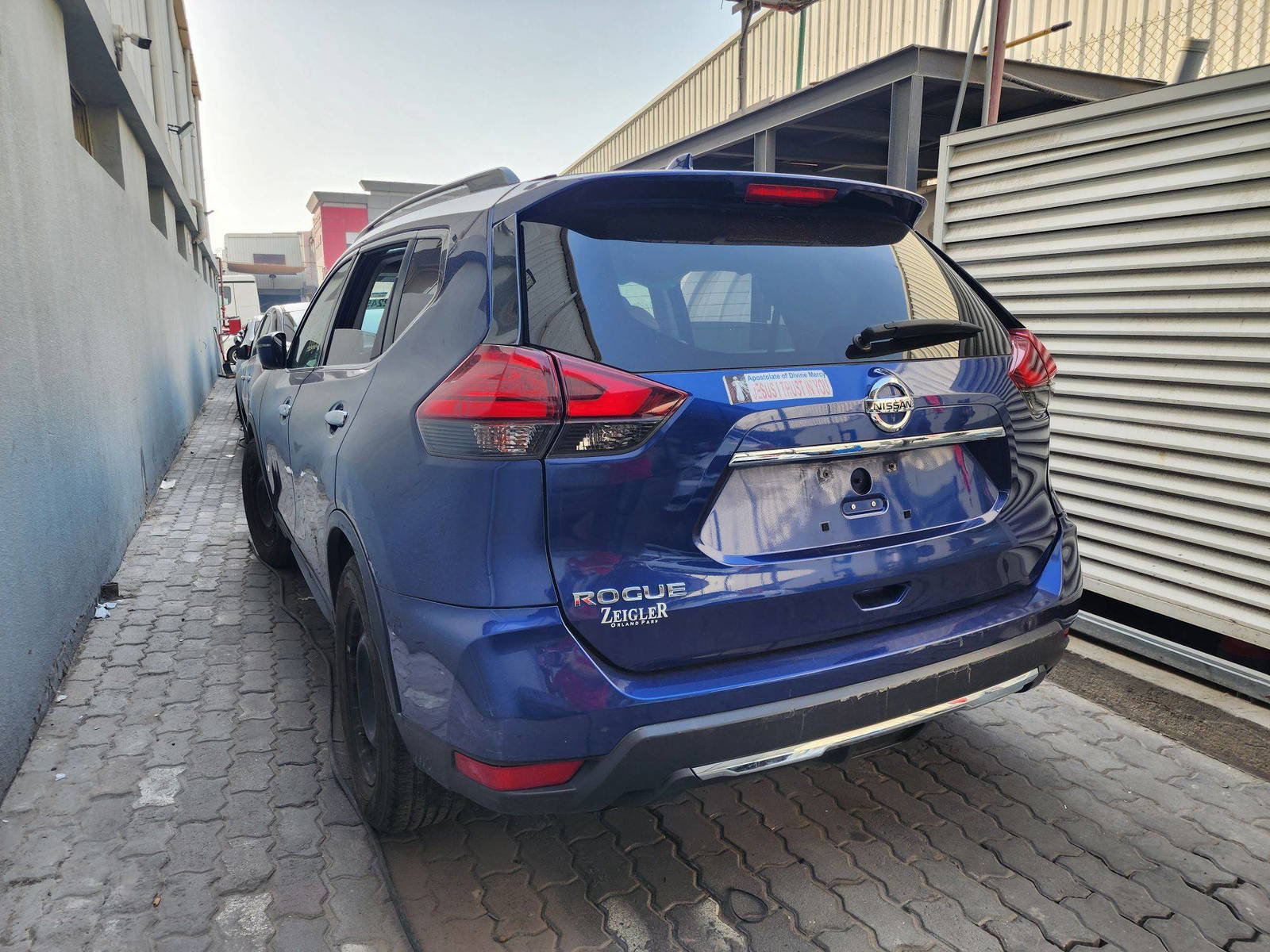 2017 NISSAN ROGUE — 108818 Miles — Lot 86722454 — Al Quoz - Marhaba Auctions Used Cars - Image 4
