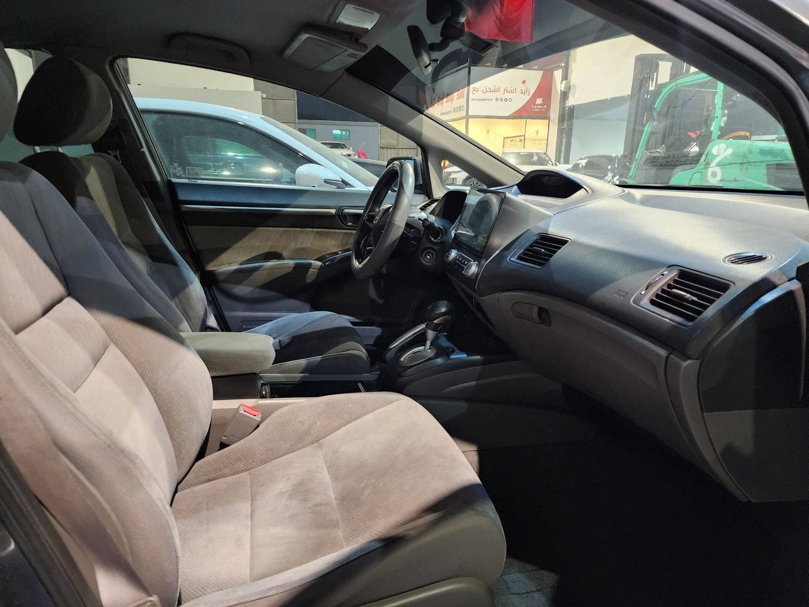 2010 HONDA CIVIC — 354280 KM — Lot 404001 — Al Quoz - Marhaba Auctions Used Cars - Image 11