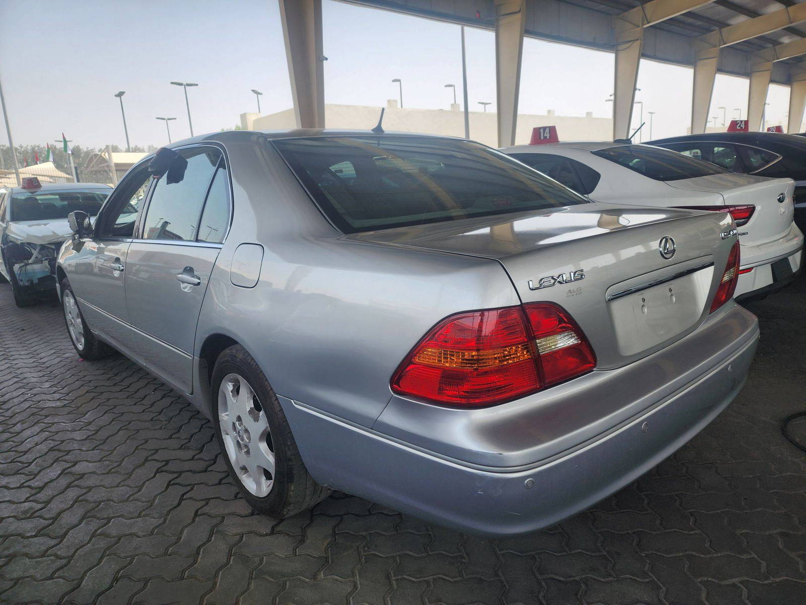 2002 LEXUS LS 430 — 140117 Miles — Lot 38671141 — Souq - Marhaba Auctions Used Cars - Image 5