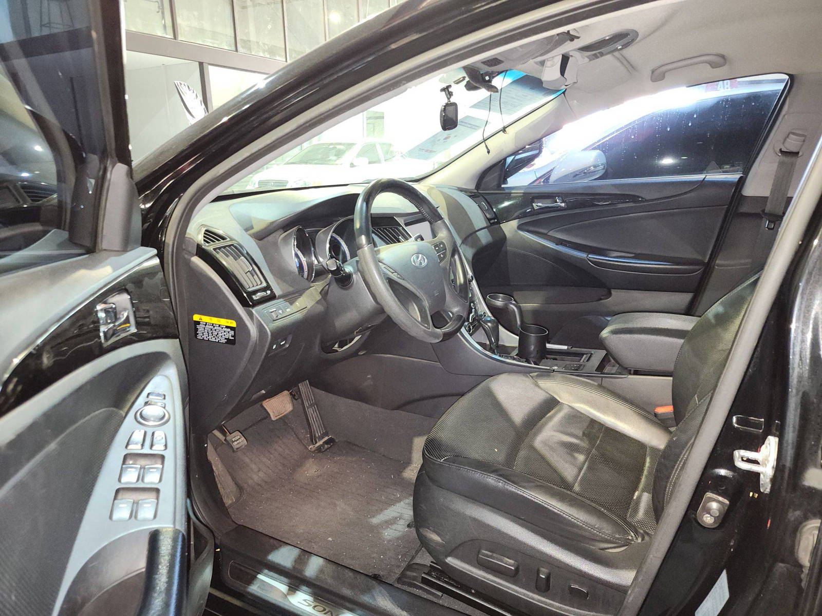 2011 HYUNDAI SONATA — 134456 KM — Lot 257351 — Al Quoz - Marhaba Auctions Used Cars - Image 9