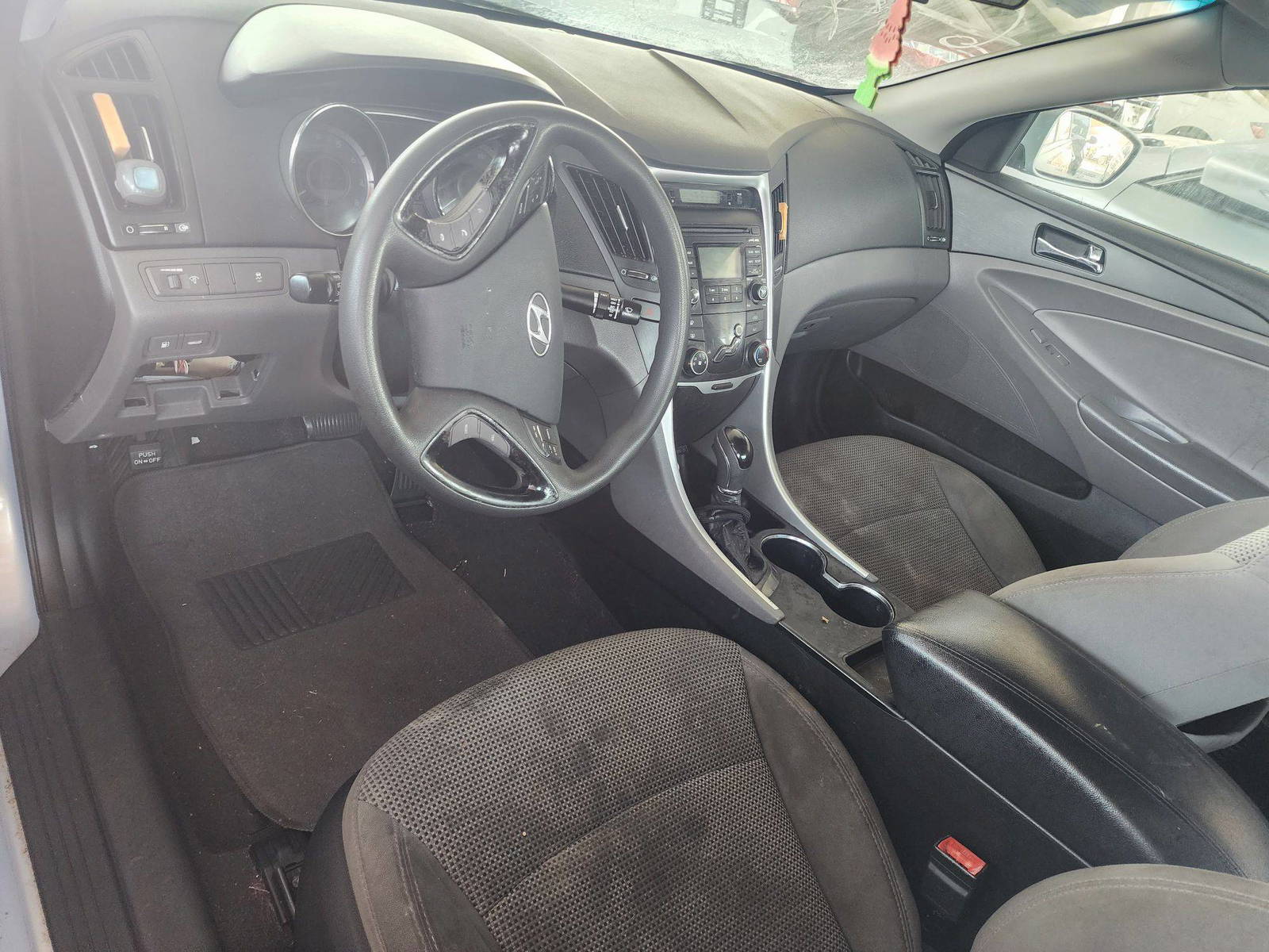 2011 HYUNDAI SONATA — 155430 Miles — Lot 56473163 - Marhaba Auctions Used Cars - Image 4