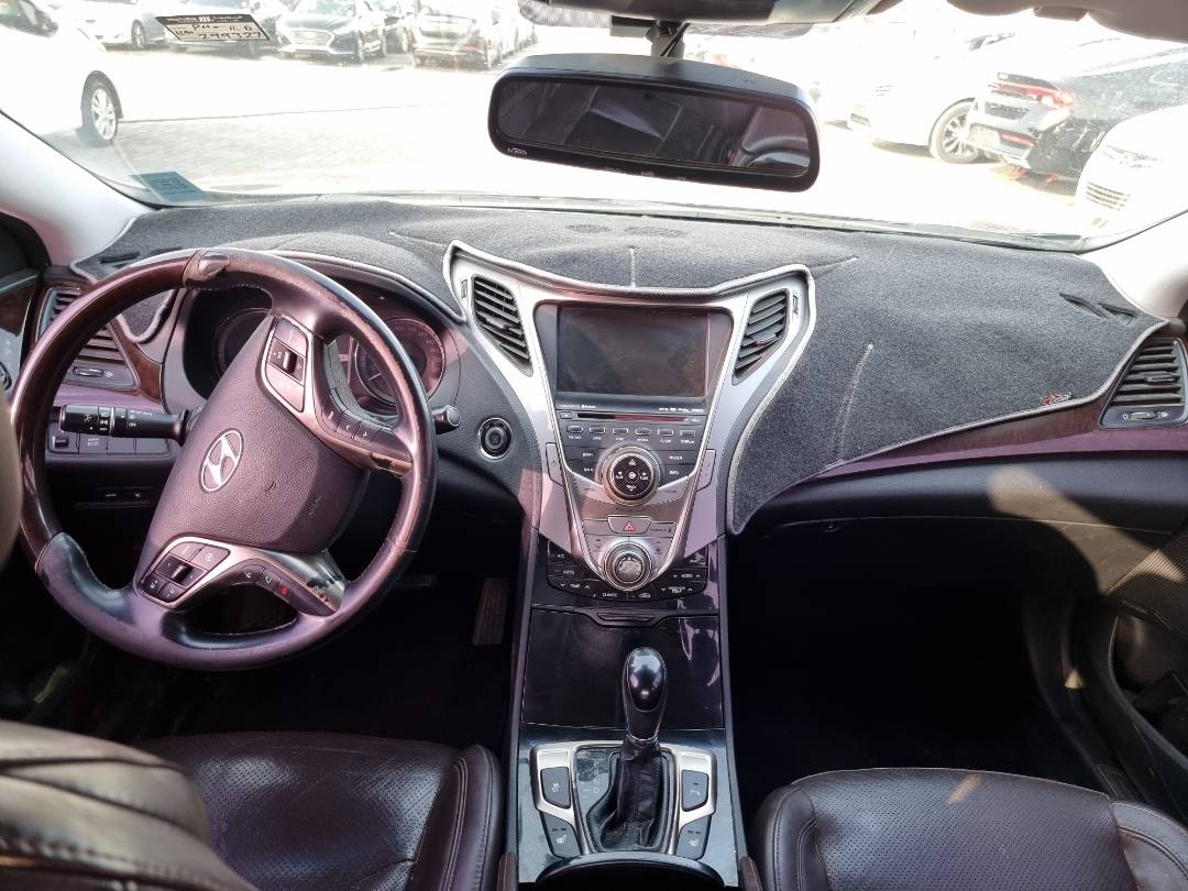 HYUNDAI GRANDEUR 2011 - Marhaba Auction Used Cars - Image 7